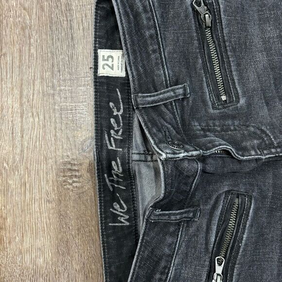 Free People We The Free Black Denim Jeans Zipper Accents Women's Size 25 - Picture 3 of 5